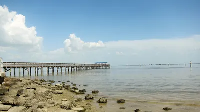 Safety Harbor waterfront and pier on Old Tampa Bay (photo predates the rebuilt pier)